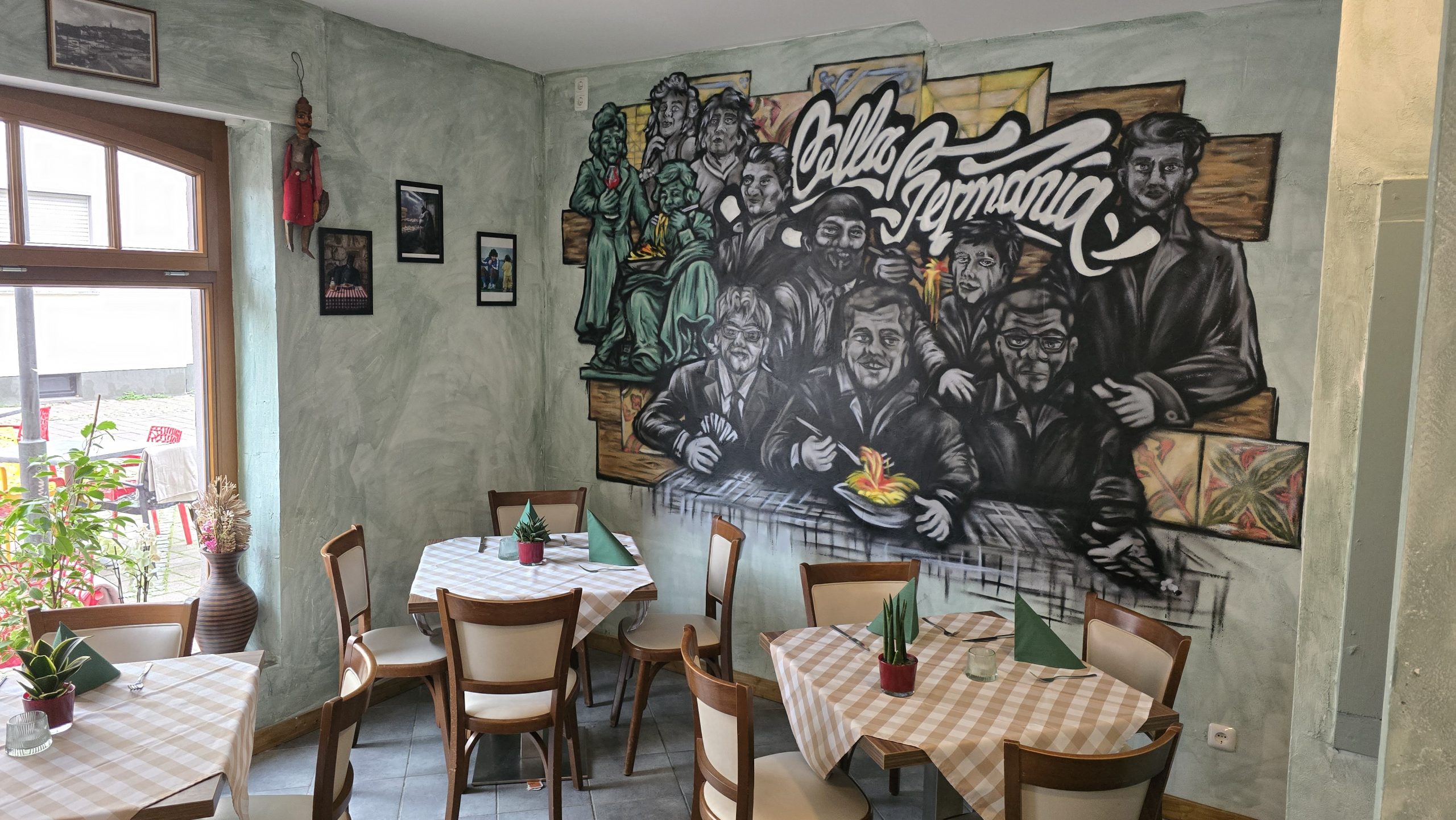 Bild zeigt den Innenraum mit Wandbild vom Restaurant "Il Felice"